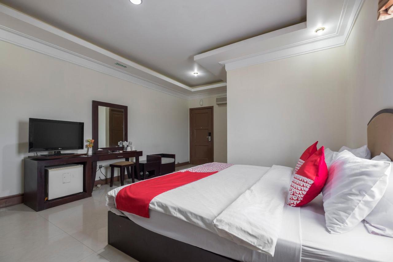 Oyo 1114 Hotel Denpasar Makassar Exterior foto